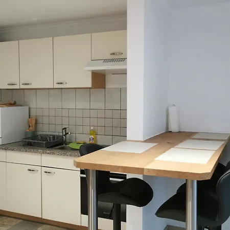 Apartment In Near Lift